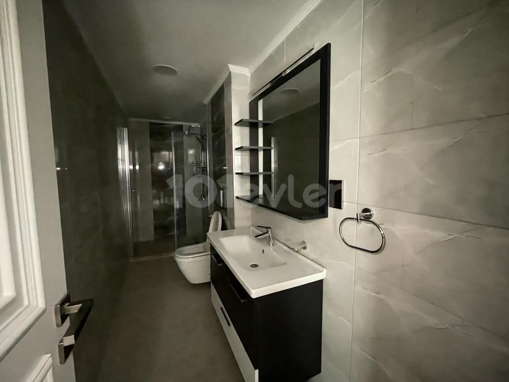 Luxury 2+1 penthouse for rent in a complex with pool in the center of Kyrenia