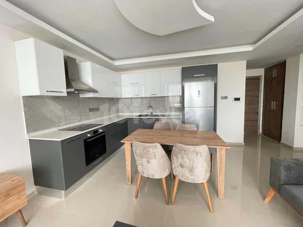 Luxuriöses 2+1-Penthouse zur Miete in einem Komplex mit Pool im Zentrum von Kyrenia