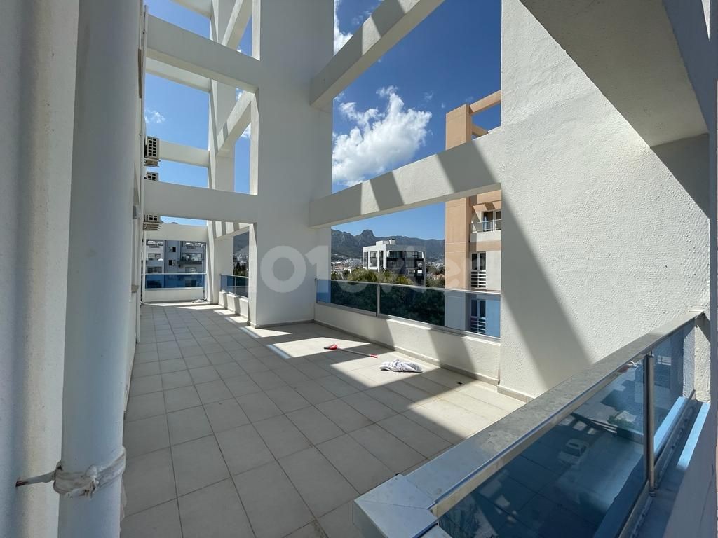 Luxurious 2+1 flat with mountain sea view in the center of Kyrenia