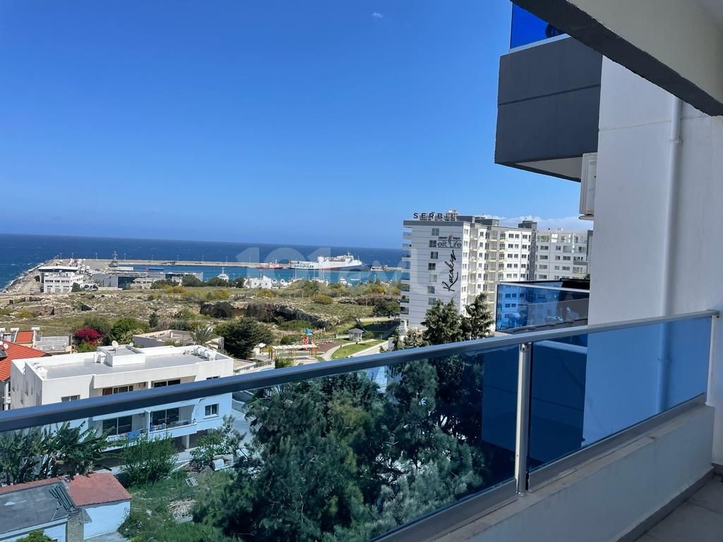 Luxuriöse 2+1 Wohnung mit Blick auf die Berge und das Meer im Zentrum von Kyrenia