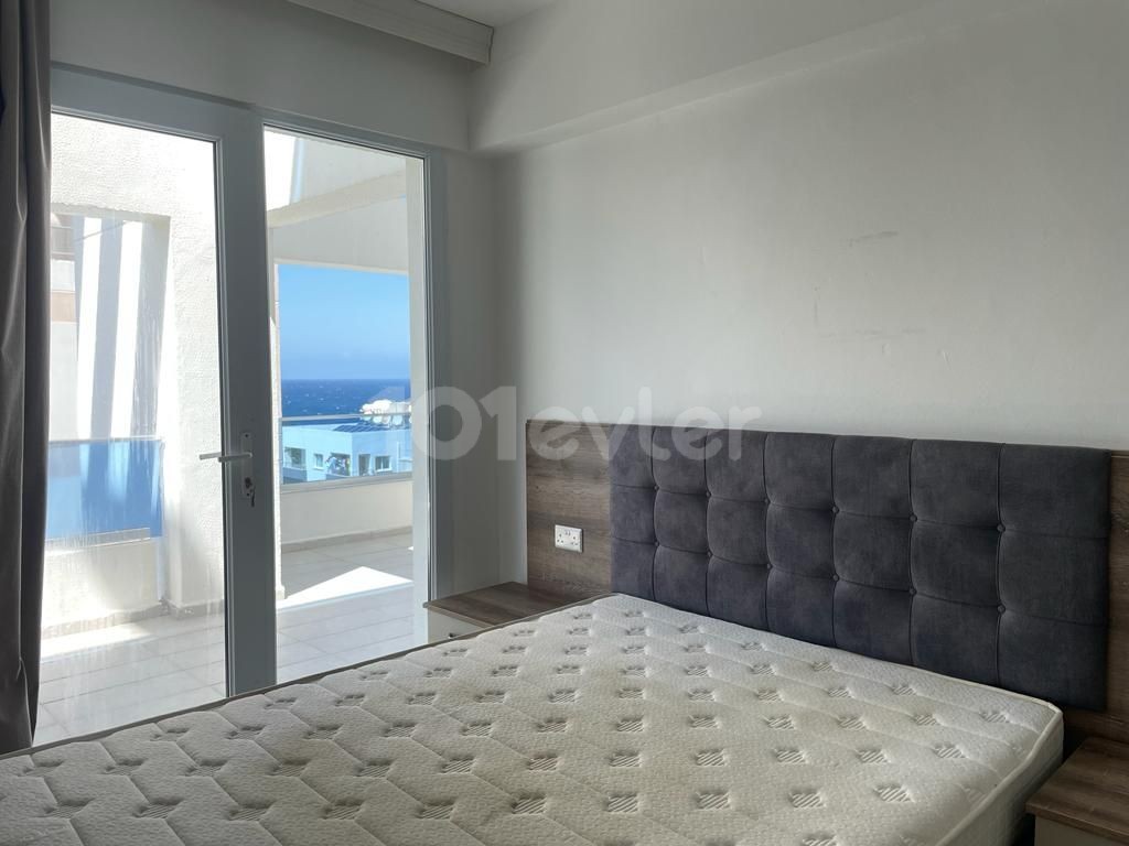 Luxuriöse 2+1 Wohnung mit Blick auf die Berge und das Meer im Zentrum von Kyrenia