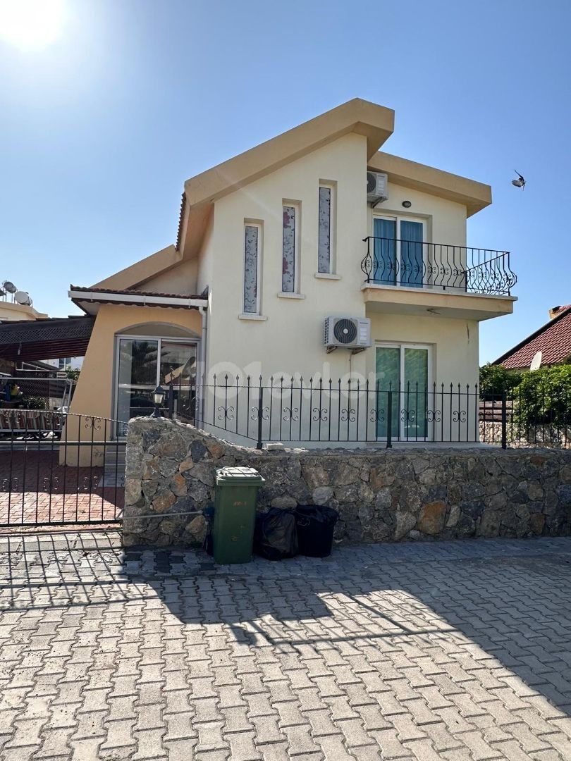 3+1 villa with pool for sale in Karsiyaka