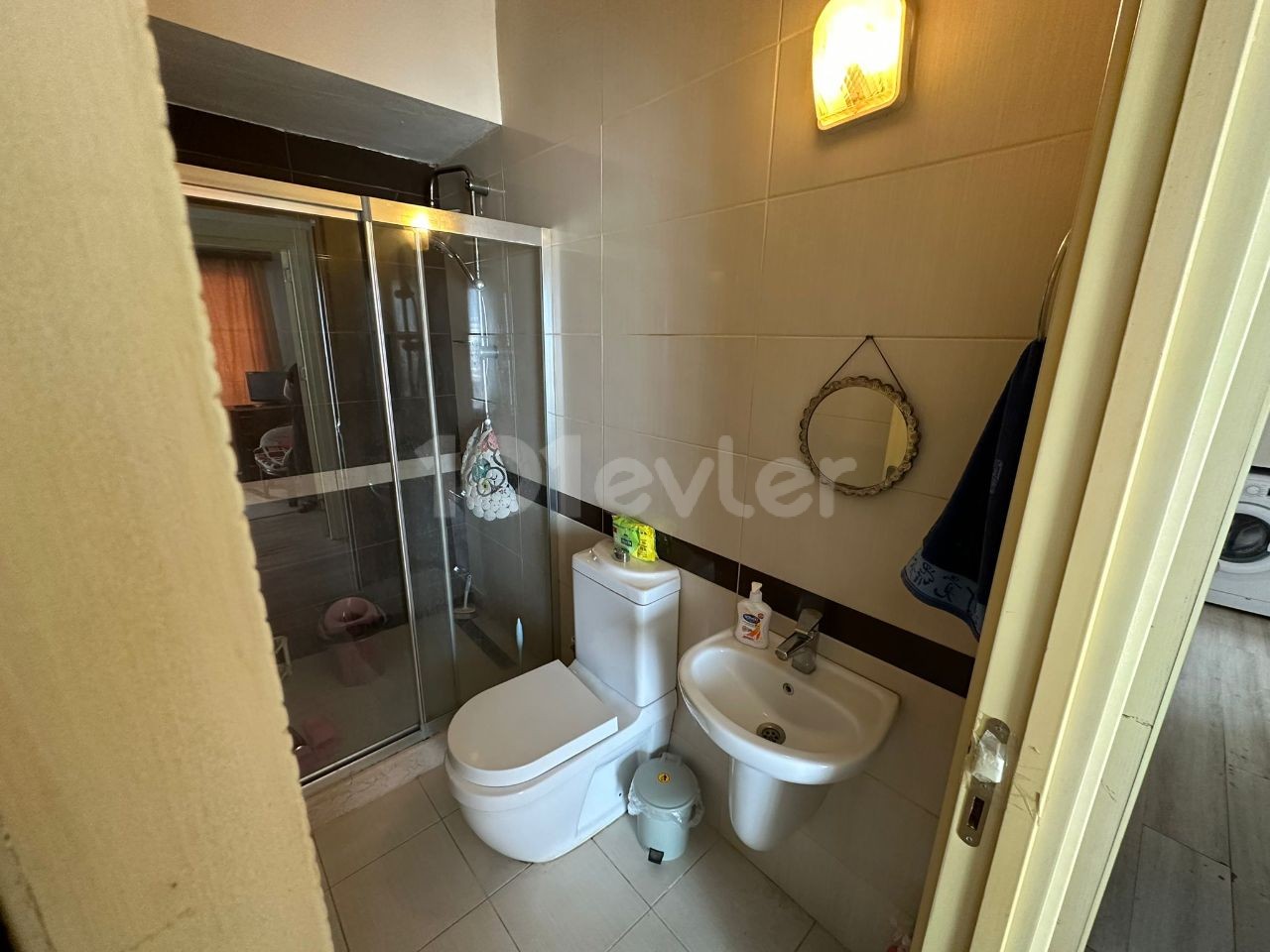 2+1 LARGE 120 m² FLAT FOR SALE IN THE CENTER OF KYRENIA