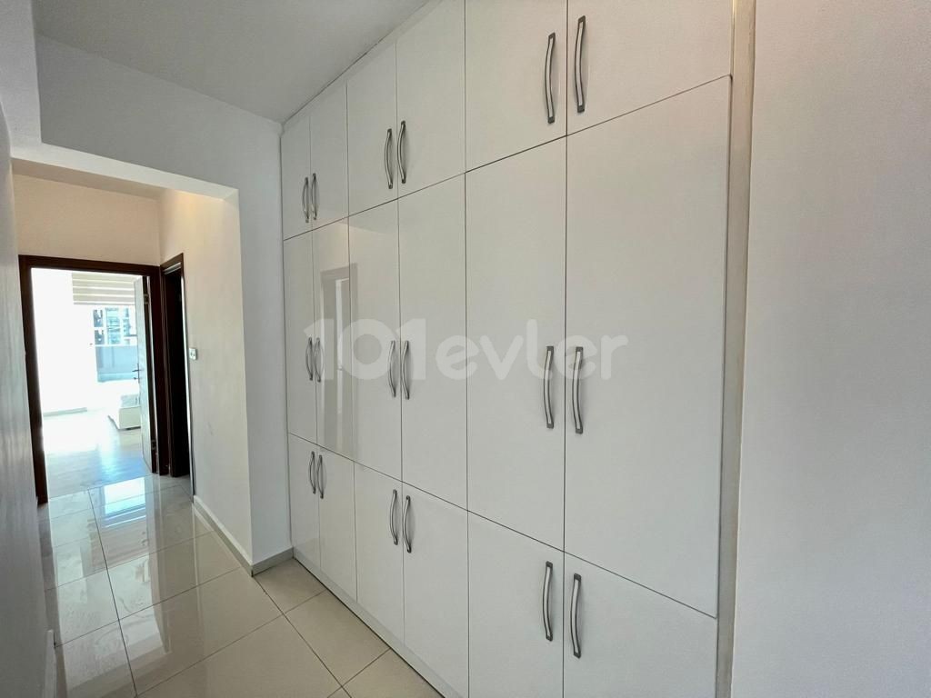 Kyrenia Zentrum 3+1 Penthouse zu vermieten