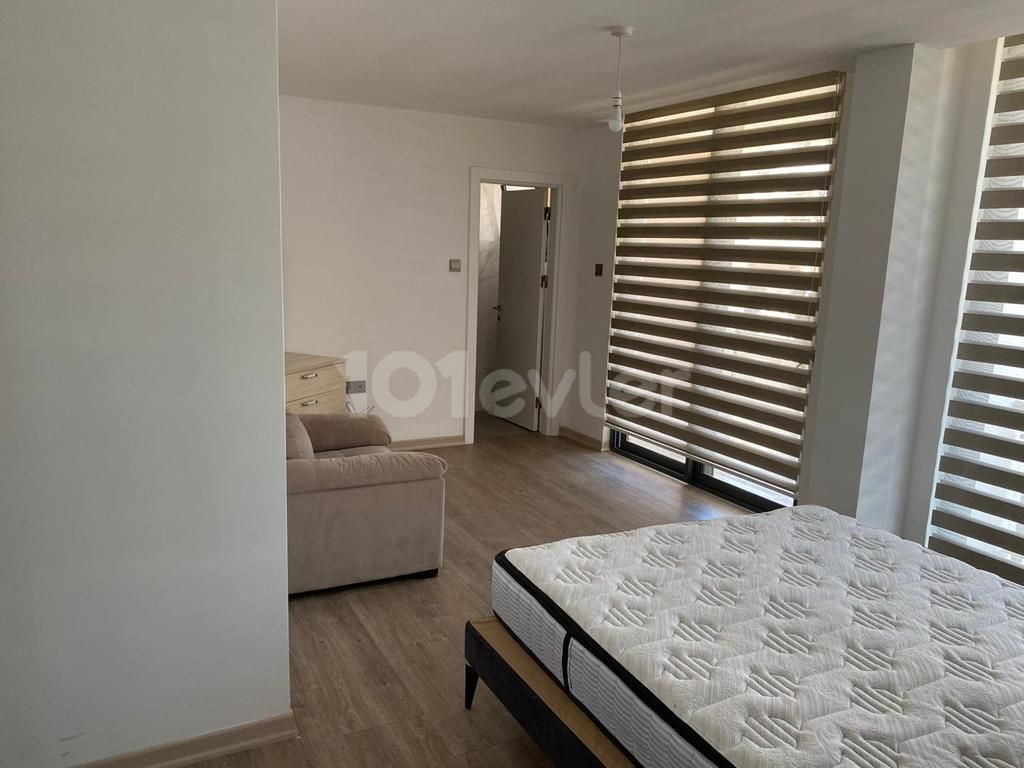 Girne merkezde full eşyalı 3+1 kiralık daire