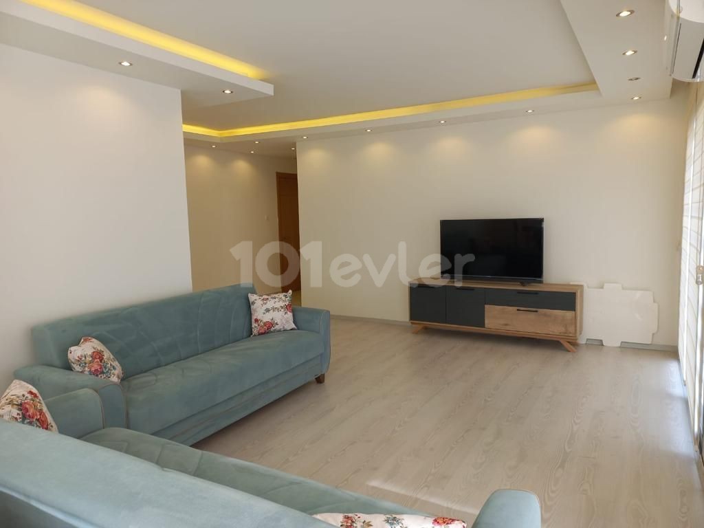 Girne merkezde dağ deniz manzaralı lüx 3+1 penthouse