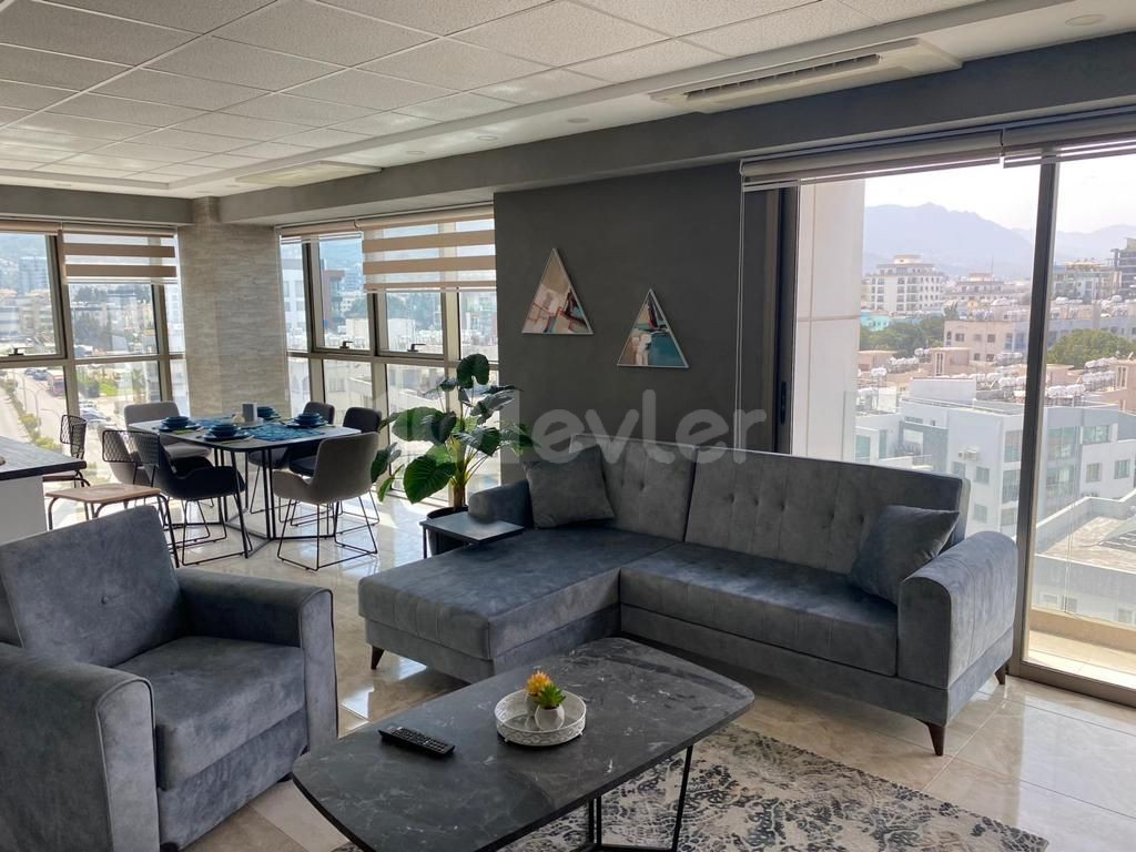 Girne merkezde lüks eşyalı 2+1 kiralık daire