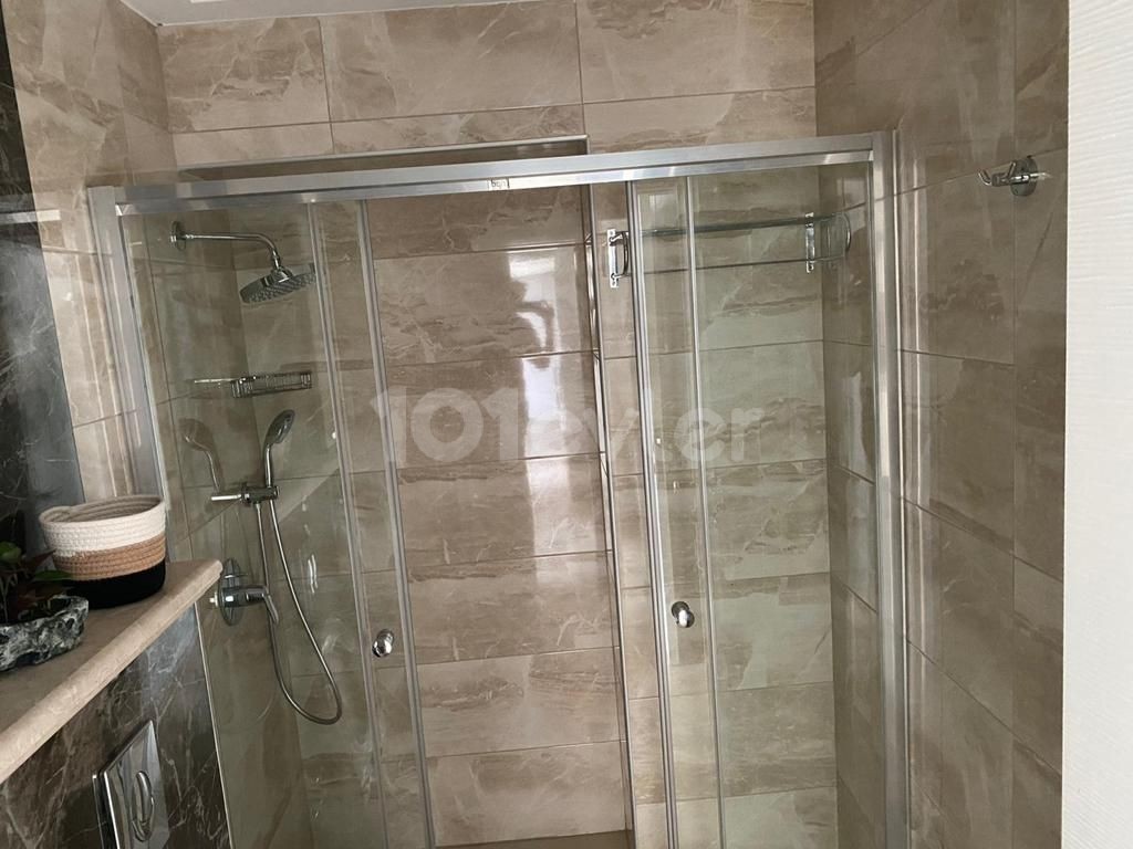 Girne merkezde lüks eşyalı 2+1 kiralık daire