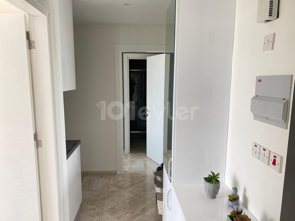 Girne merkezde lüks eşyalı 2+1 kiralık daire