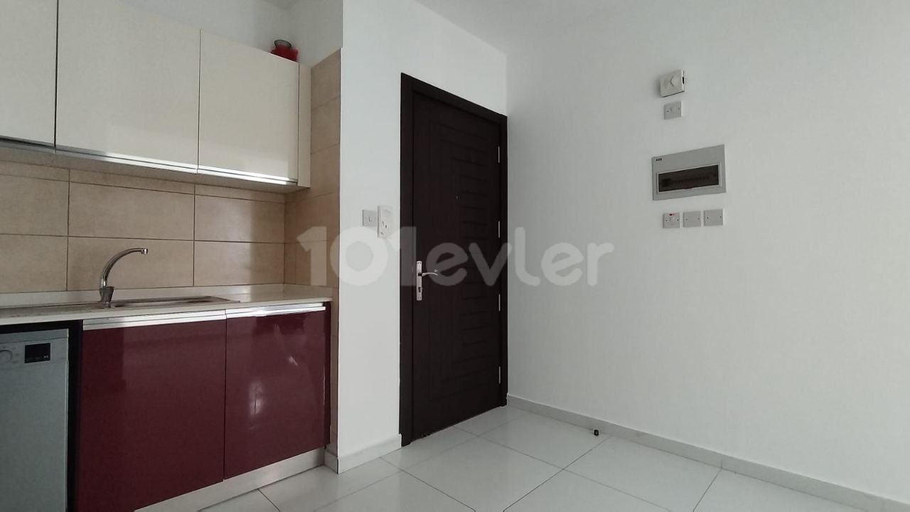 GİRNE MERKEZDE DENİZ MANZARALI 3+1 SATILIK  DAİRE