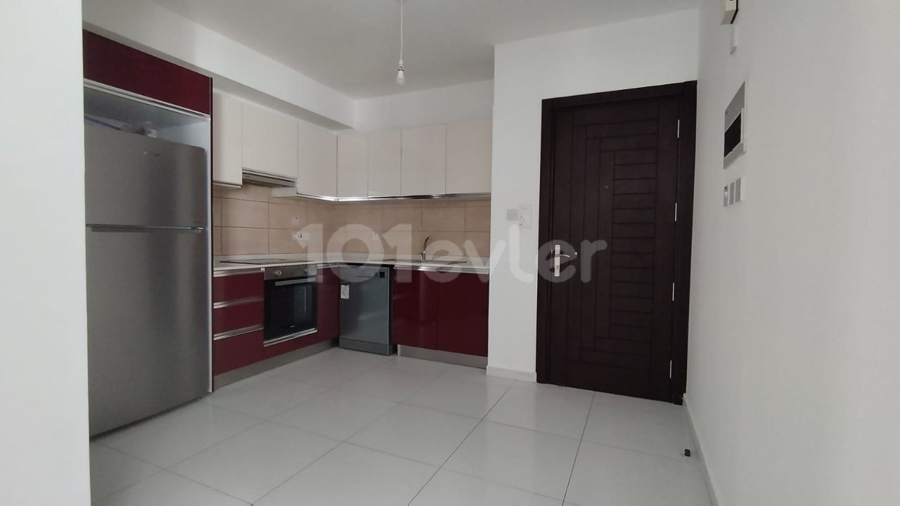 GİRNE MERKEZDE DENİZ MANZARALI 3+1 SATILIK  DAİRE