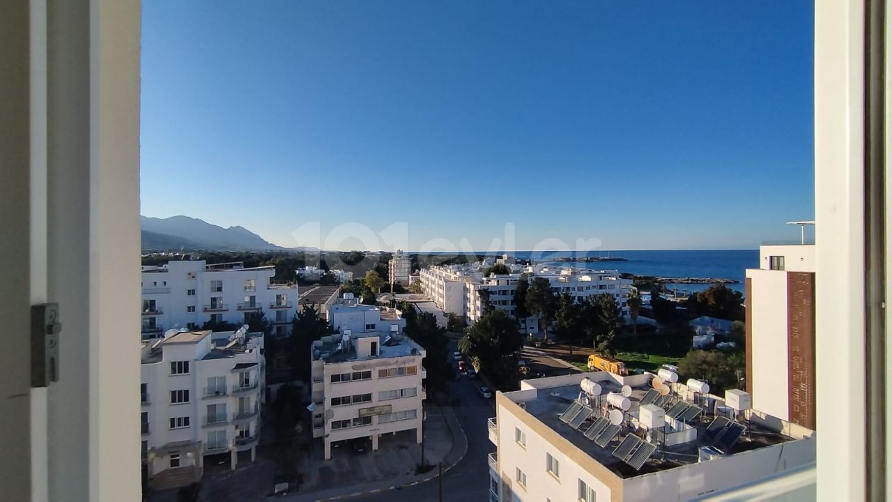 3+1 FLAT FOR SALE IN KYRENIA CENTER WITH SEA VIEW