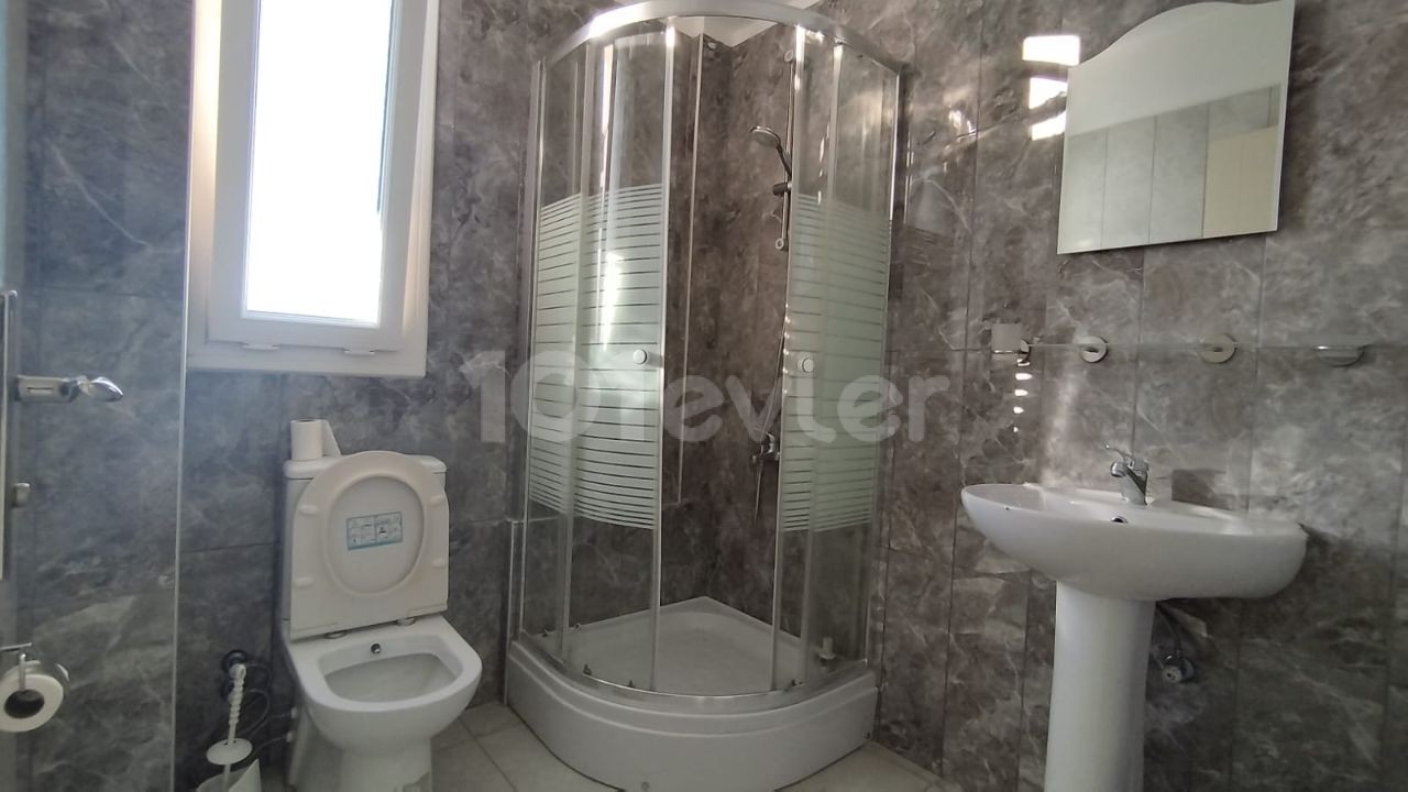 GİRNE MERKEZDE DENİZ MANZARALI 3+1 SATILIK  DAİRE