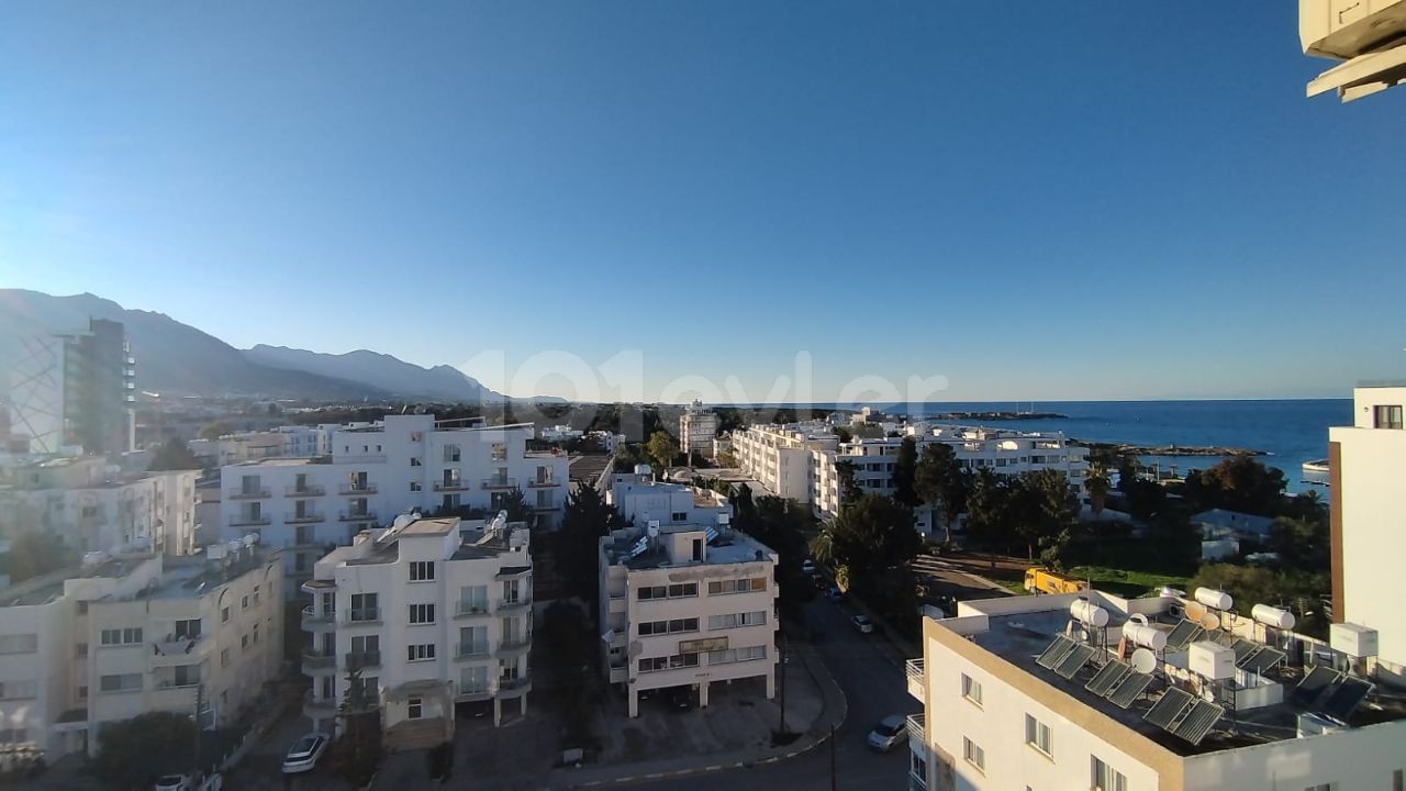 3+1 FLAT FOR SALE IN KYRENIA CENTER WITH SEA VIEW