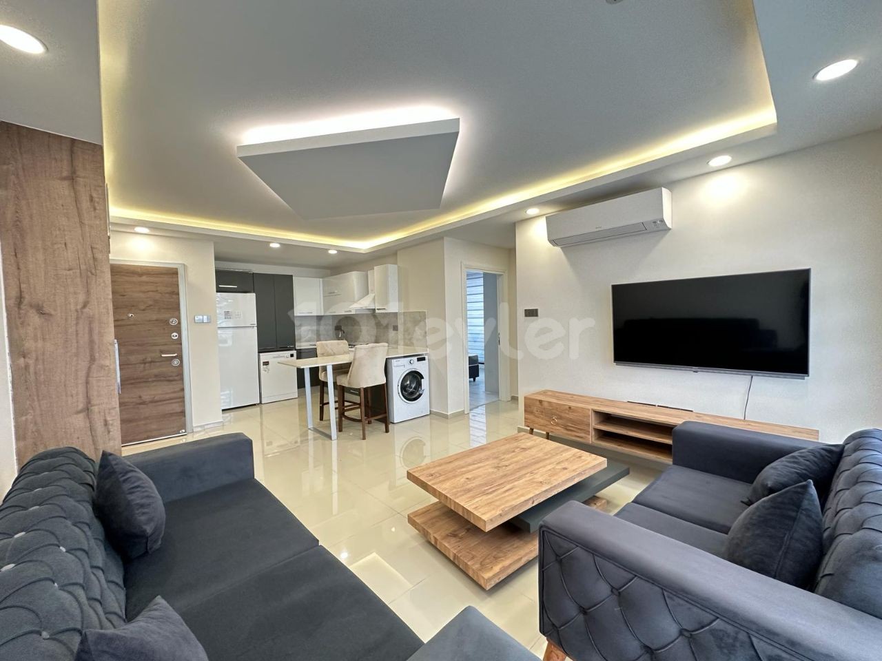 LUXUSMÖBLIERTE 2+1-WOHNUNG ZU VERMIETEN IM KYRENIA CENTER INNERHALB DES GELÄNDES