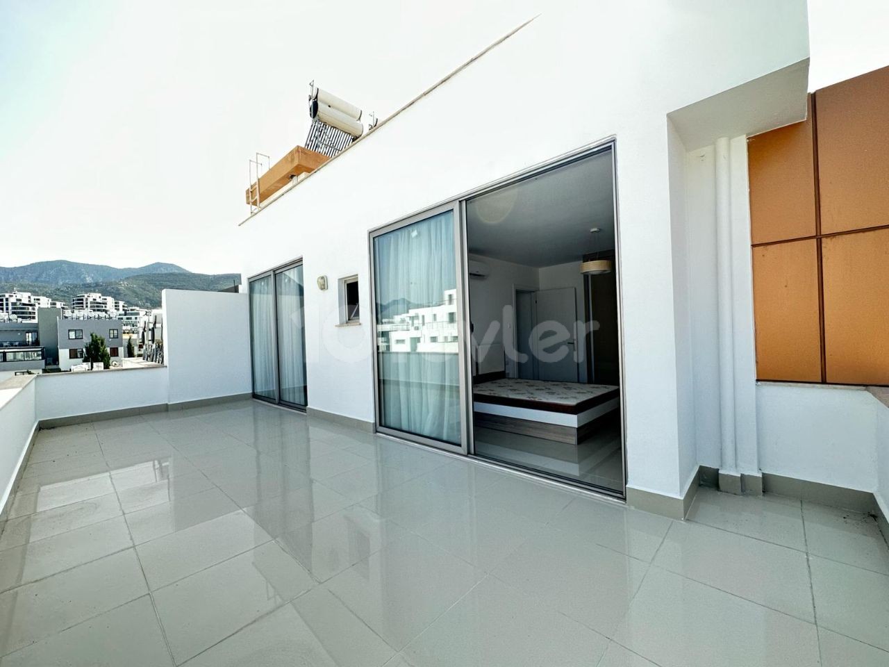 GİRNE MERKEZDE FULL EŞYAL 2+1 KİRALIK PENTHOUSE