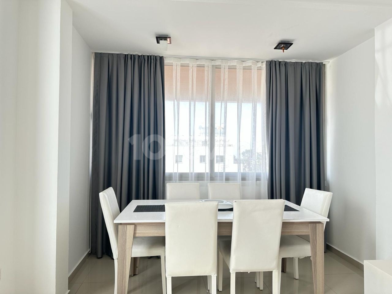 GİRNE MERKEZDE FULL EŞYAL 2+1 KİRALIK PENTHOUSE