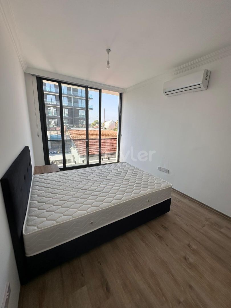 GİRNE MERKEZDE MÜKEMMEL DAG MANZARALI 2+1 SATILIK DAİRE