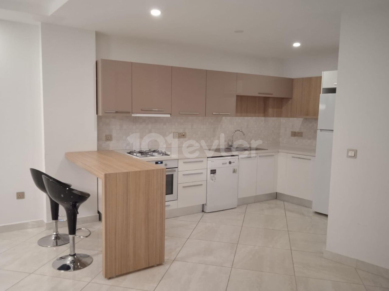 LUXURY FURNISHED 2+1 FLAT FOR RENT IN KYRENIA CENTER