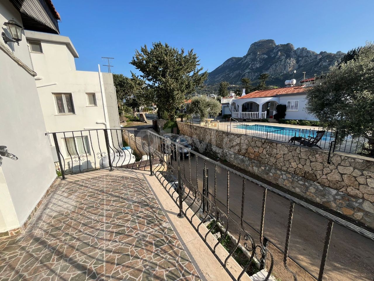 3+1 VILLA ZU VERMIETEN IN DER REGION KYRENIA LAPTA MIT ATEMBERAUBENDEM BERGBLICK