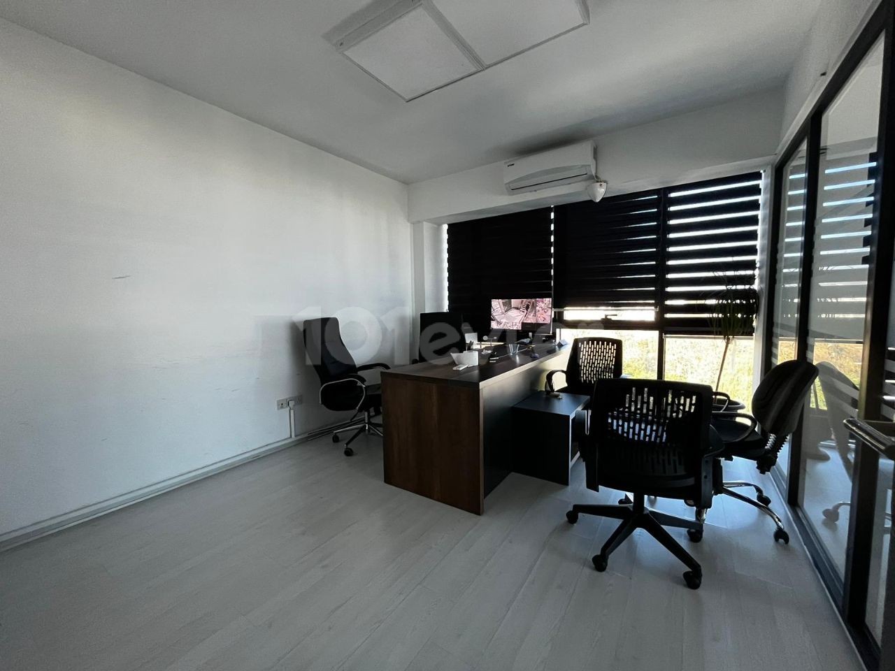 OFFICE FOR RENTAL WITH COMMERCIAL PERMIT IN KYRENIA CENTER