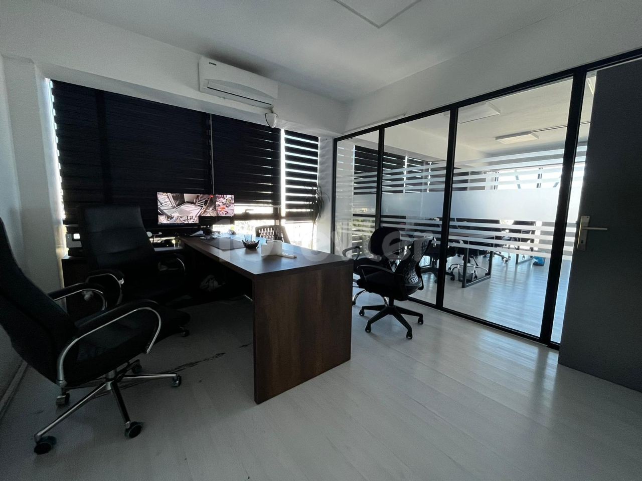 OFFICE FOR RENTAL WITH COMMERCIAL PERMIT IN KYRENIA CENTER