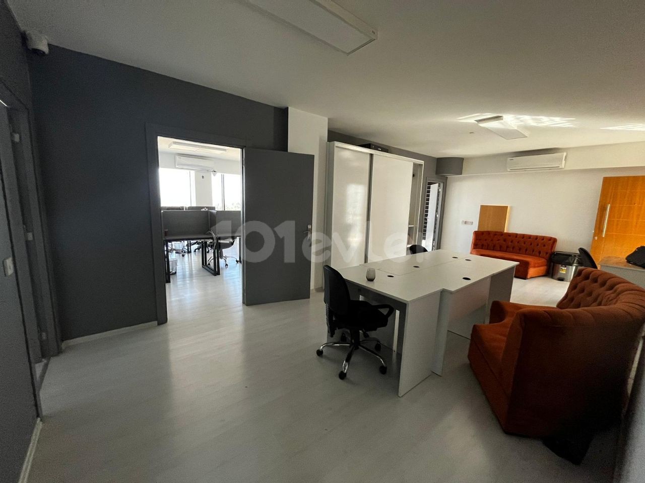 OFFICE FOR RENTAL WITH COMMERCIAL PERMIT IN KYRENIA CENTER