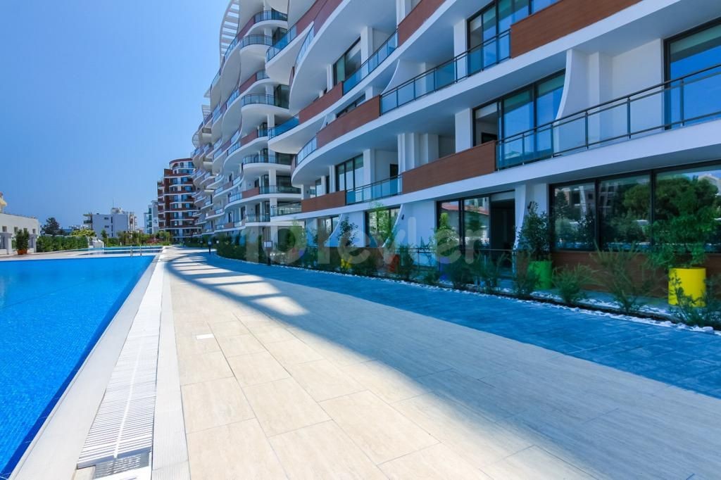 Fully furnished 2+1 flat for rent in a complex with a pool in the center of Kyrenia