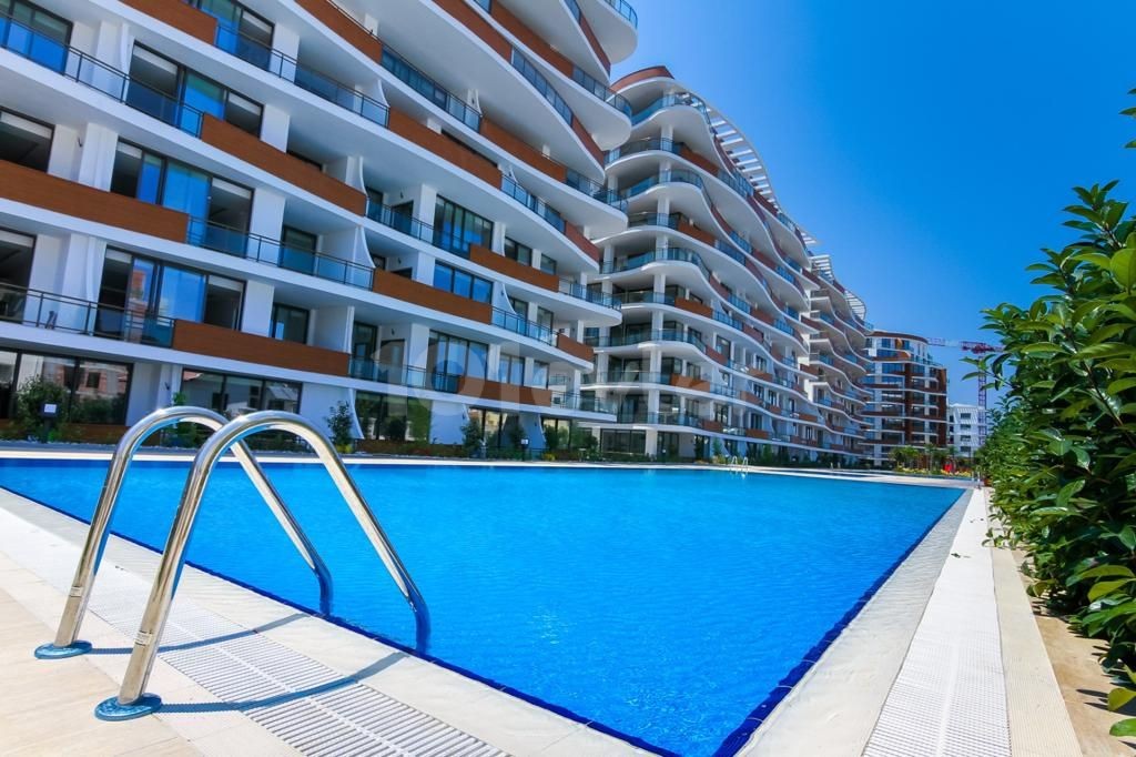 Fully furnished 2+1 flat for rent in a complex with a pool in the center of Kyrenia