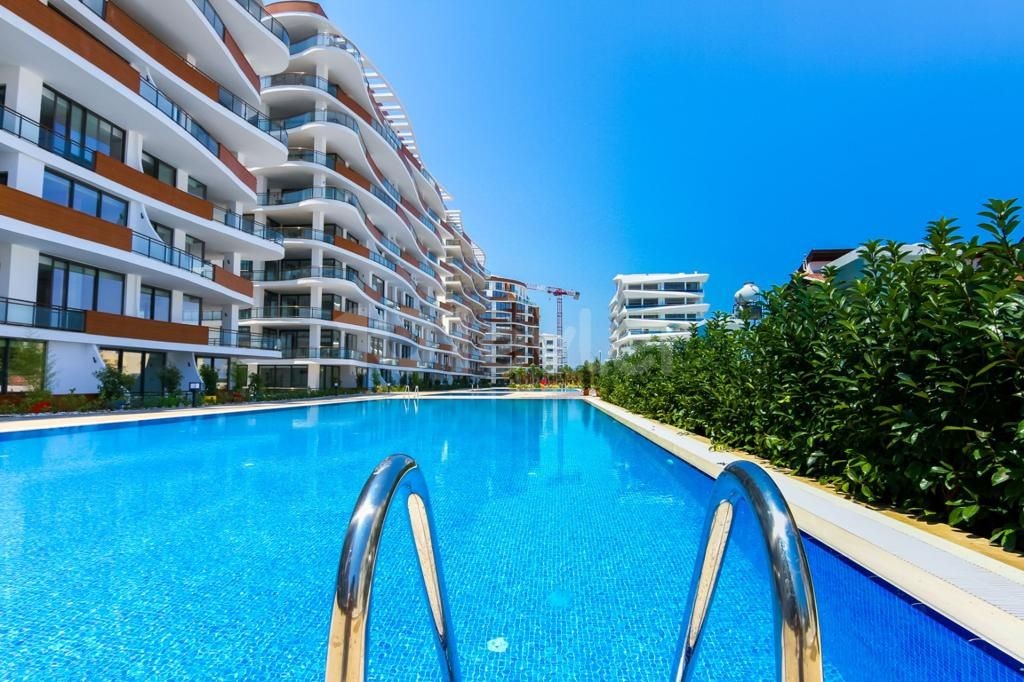 Fully furnished 2+1 flat for rent in a complex with a pool in the center of Kyrenia