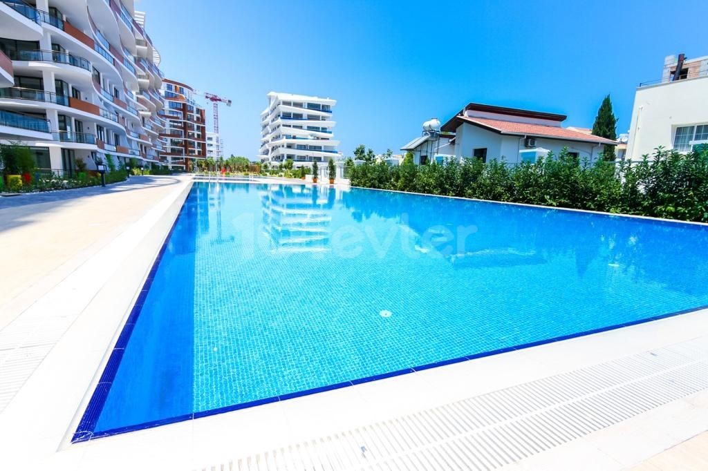 Fully furnished 2+1 flat for rent in a complex with a pool in the center of Kyrenia