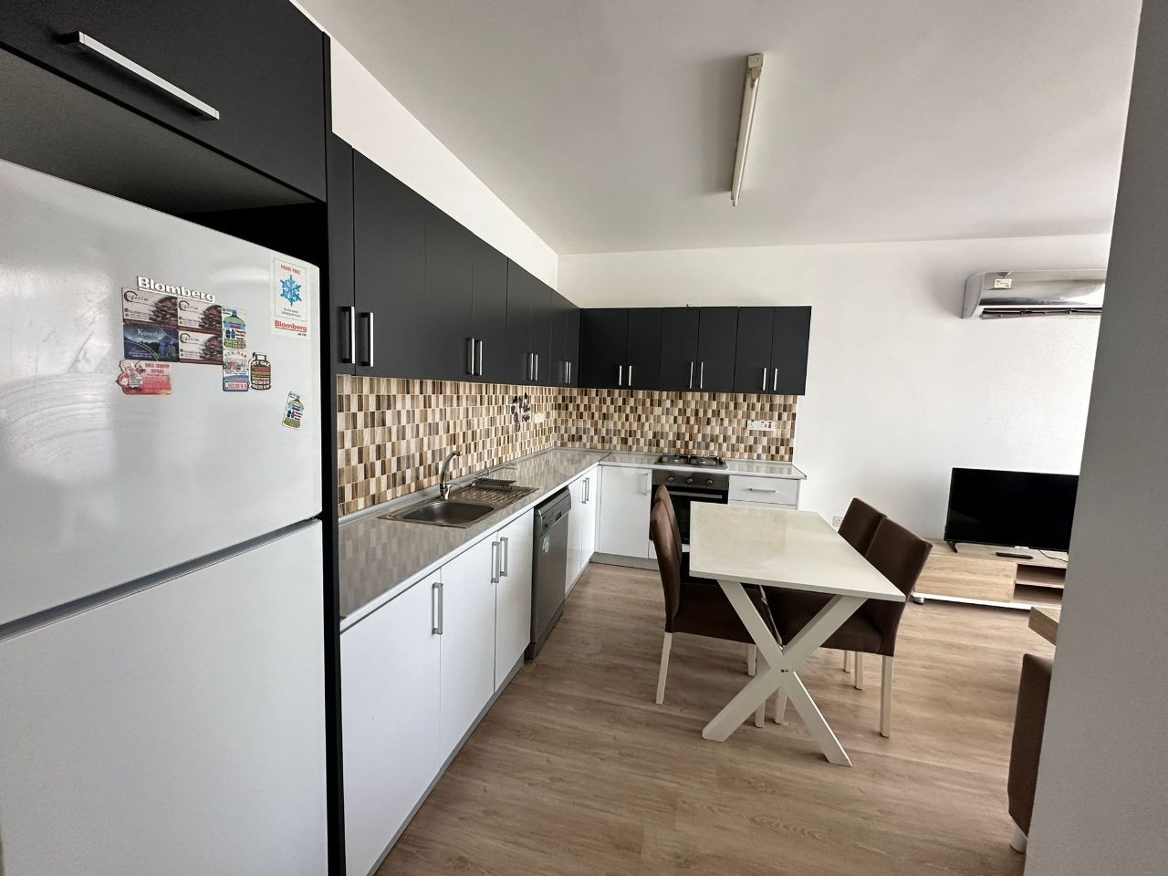 MÖBLIERTE 2+1-WOHNUNG ZU VERMIETEN IM KYRENIA CENTER