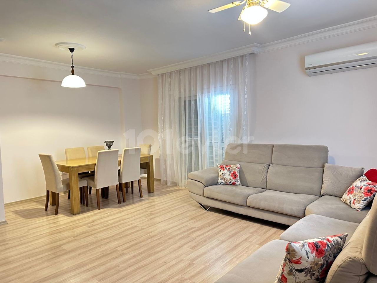 3+1 FLAT FOR RENT IN A SITE WITH POOL IN KYRENIA CENTER