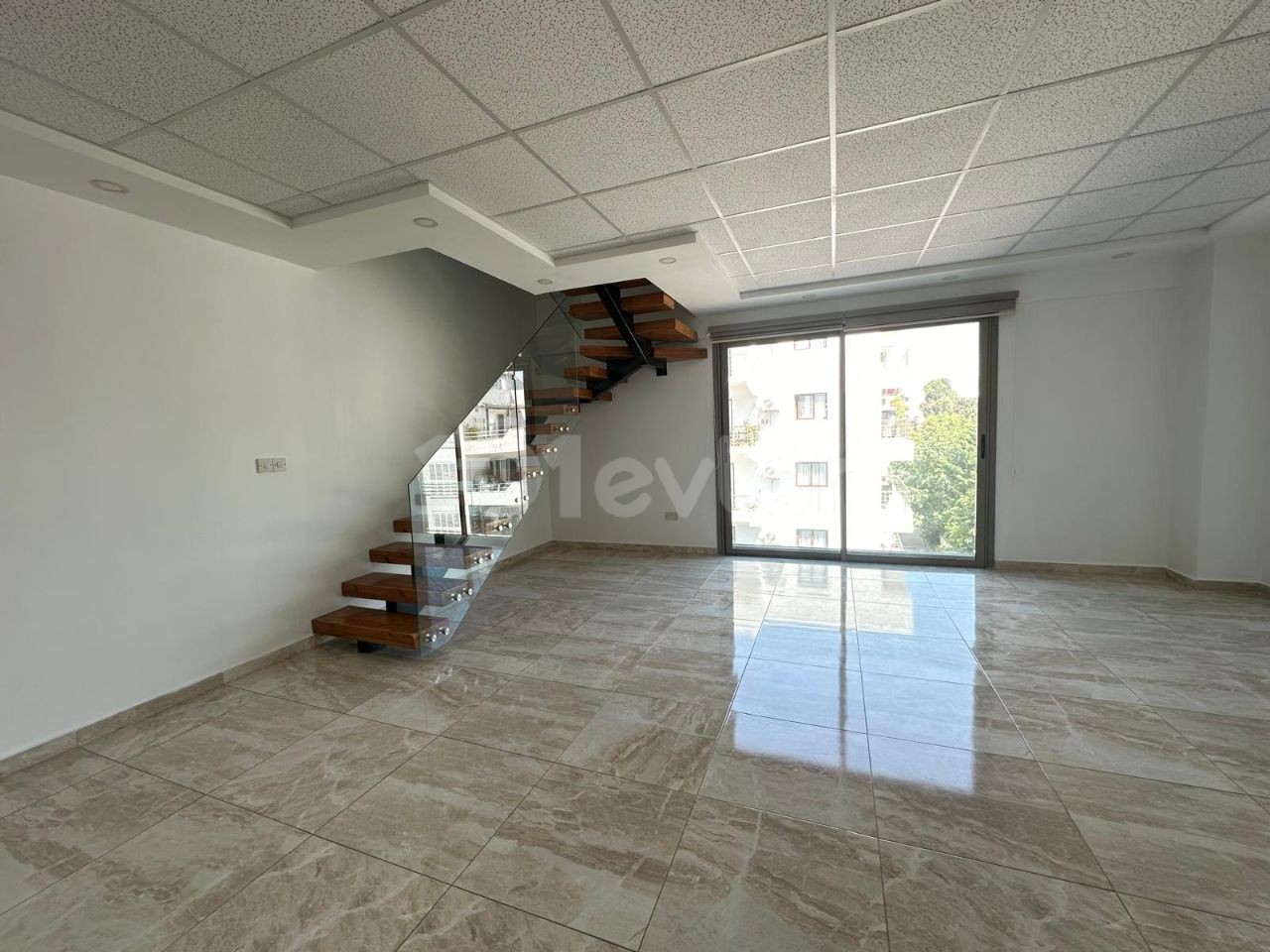 3 ROOM OFFICE FOR RENT WITH COMMERCIAL PERMIT IN KYRENIA CENTER