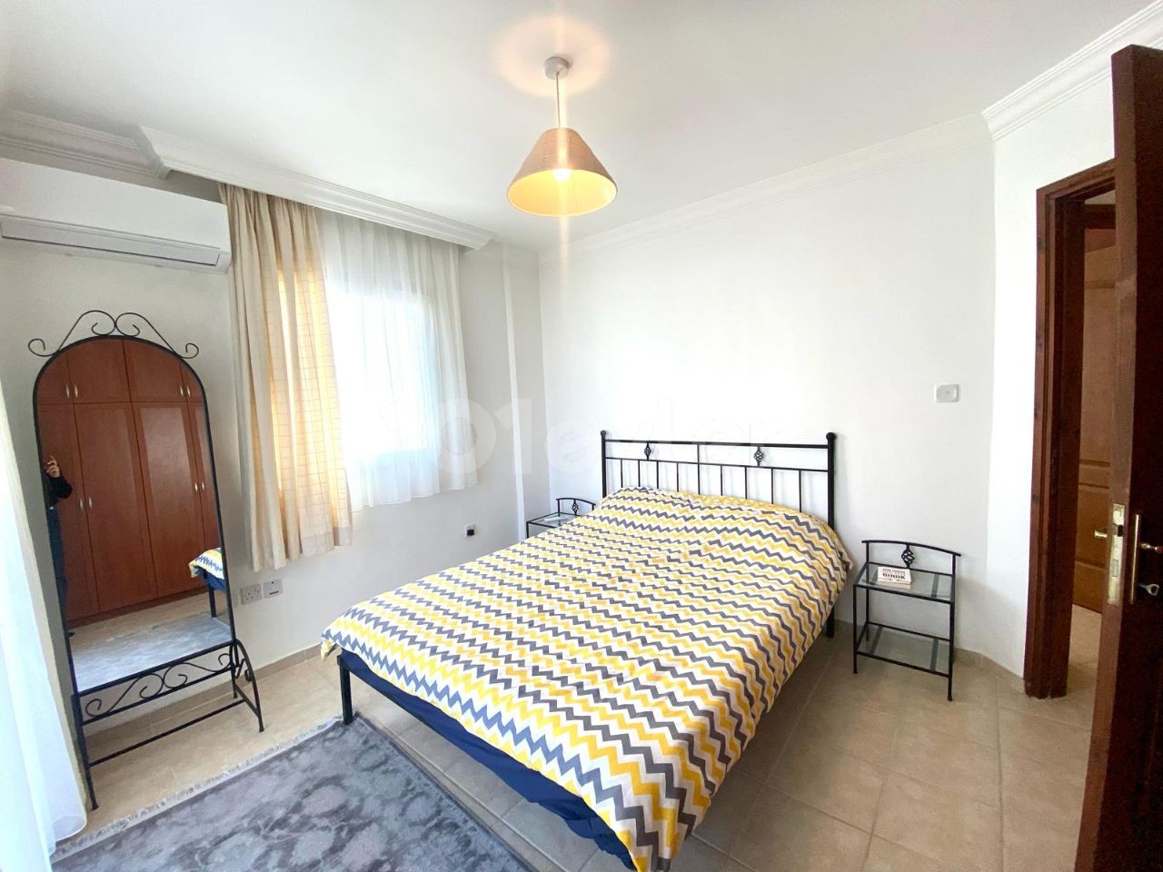 Girne merkezde havuzlu site içerisinde eşyalı 3+1 daire