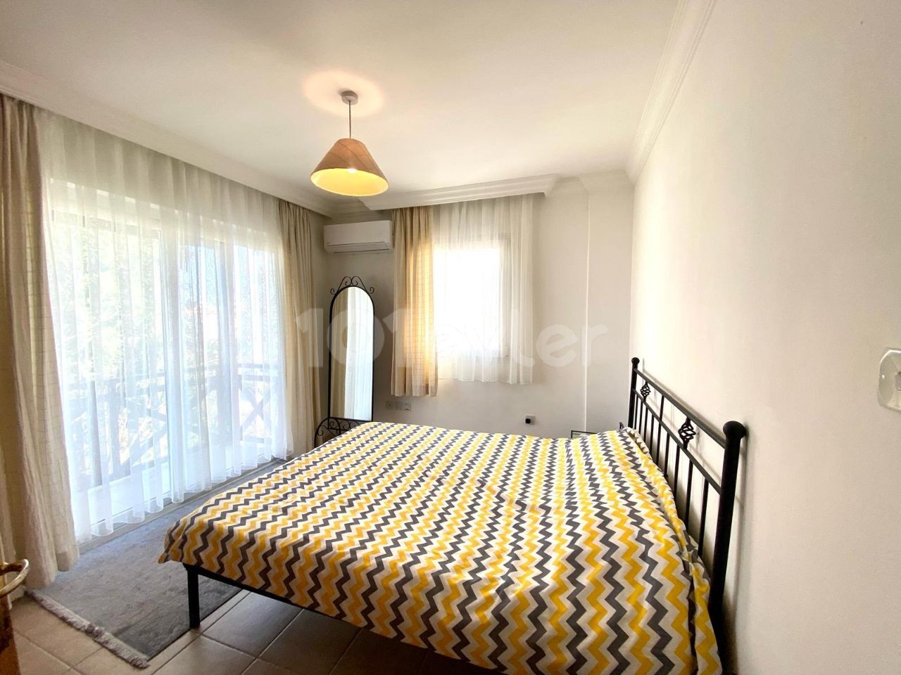 Girne merkezde havuzlu site içerisinde eşyalı 3+1 daire