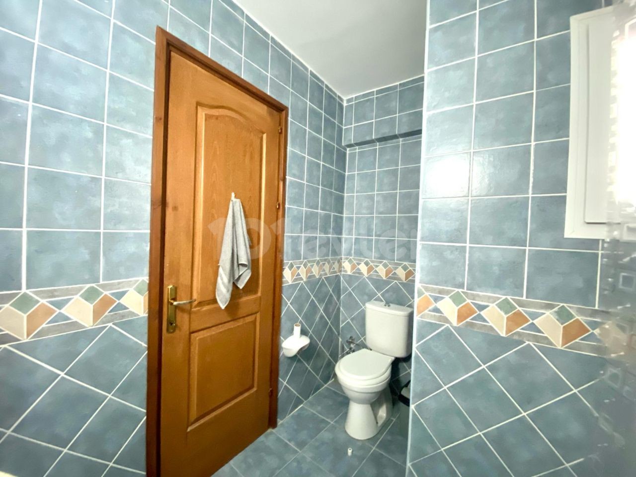 Girne merkezde havuzlu site içerisinde eşyalı 3+1 daire