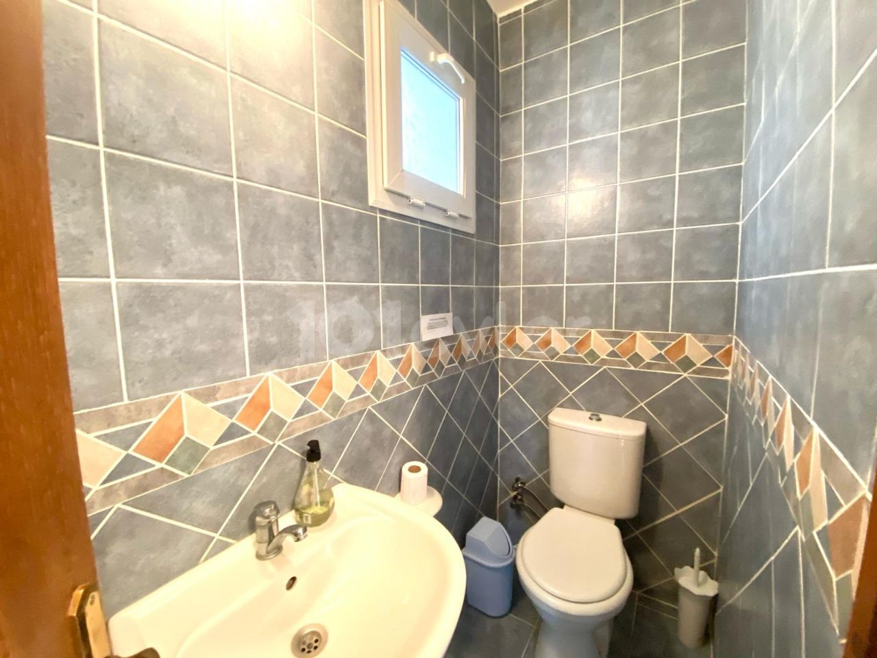 Girne merkezde havuzlu site içerisinde eşyalı 3+1 daire