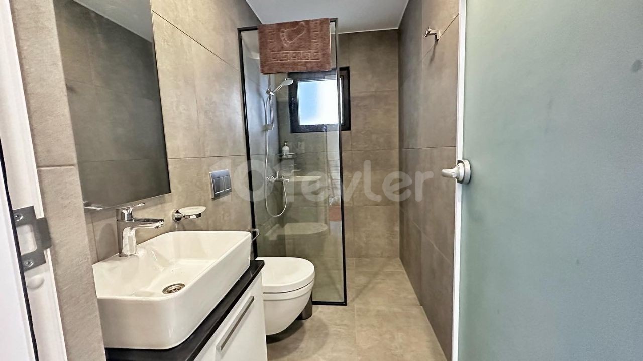 LUXUS PENTHOUSE MIT 2 SCHLAFZIMMERN IN ESENTEPE - GIRNE