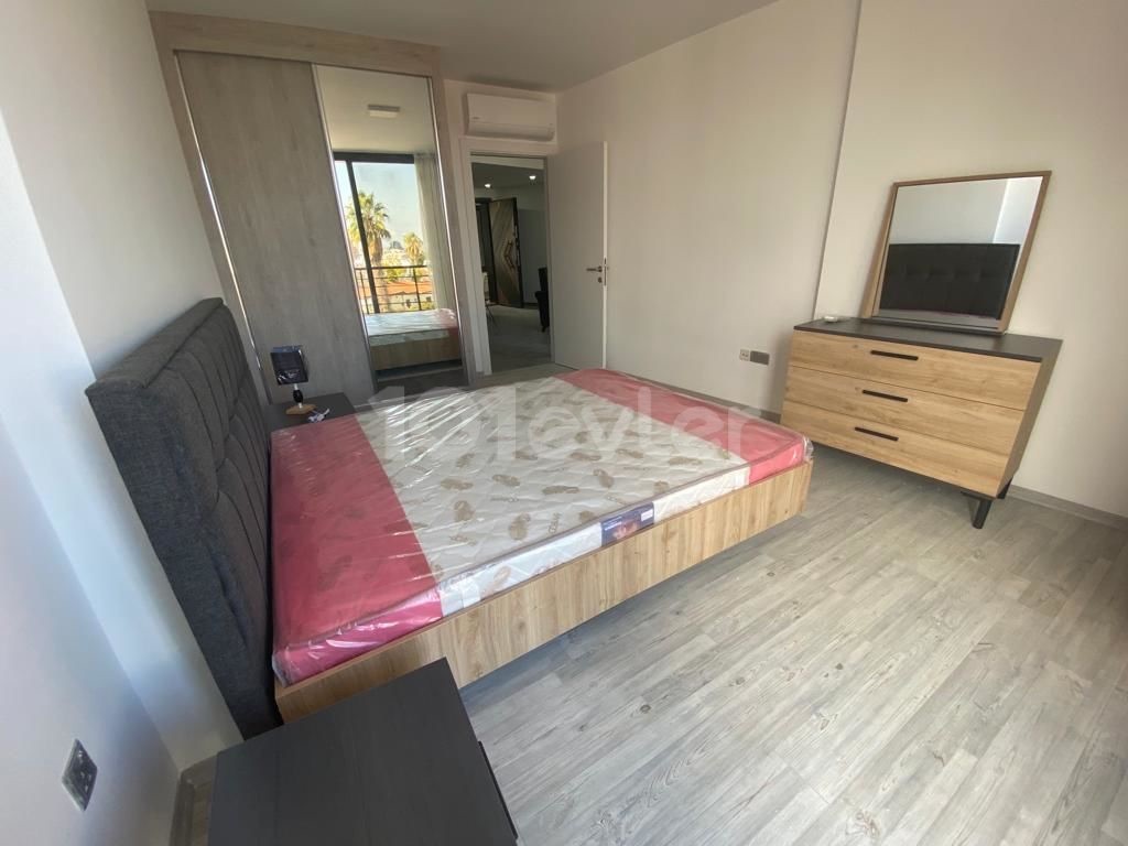 Geräumiges 1 Schlafzimmer mit Gemeinschaftspool im Stadtzentrum von Girne verfügbar (1 Jahr im Voraus)