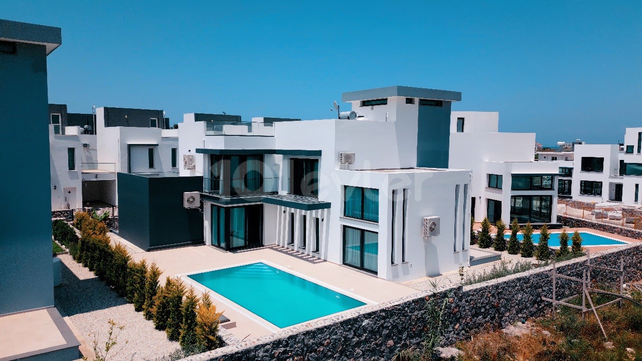 Unveil Elegance and Luxury: Captivating 4-Bedroom Villa with Pool, Terrace, and Stunning Sea Proximity in Karshiyaka.