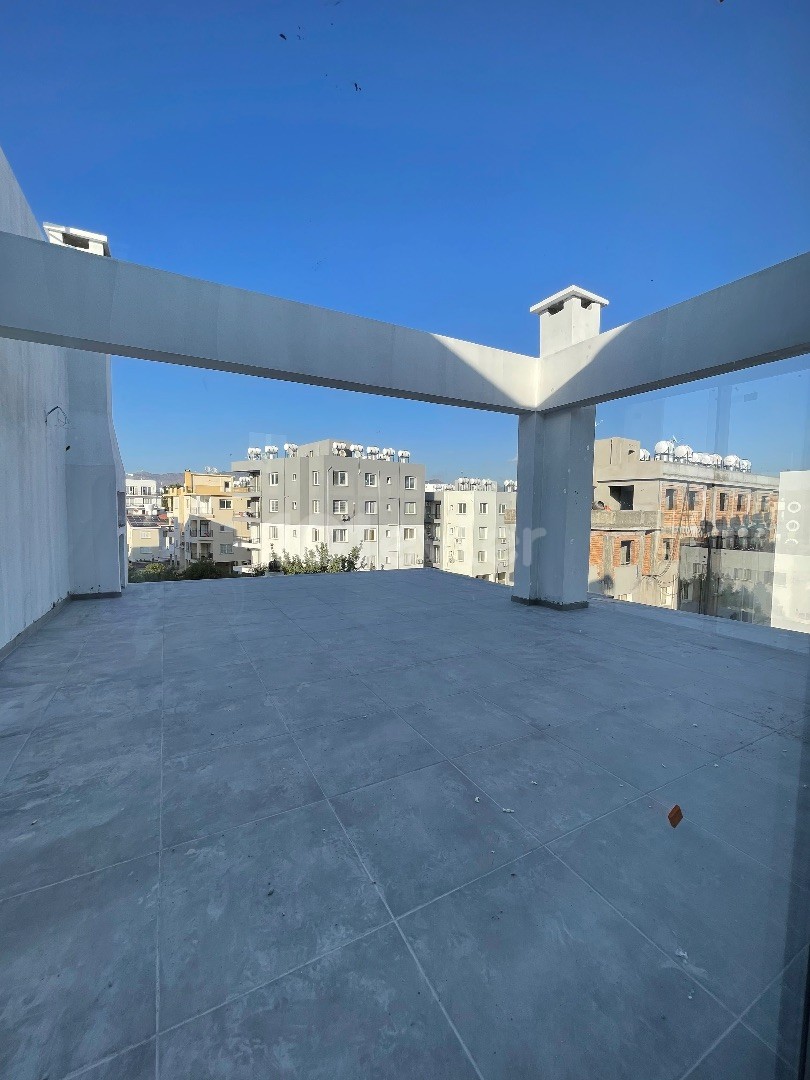 Wunderschönes Penthouse mit 2 Schlafzimmern und türkischem Titel in Gönyeli, Nikosia