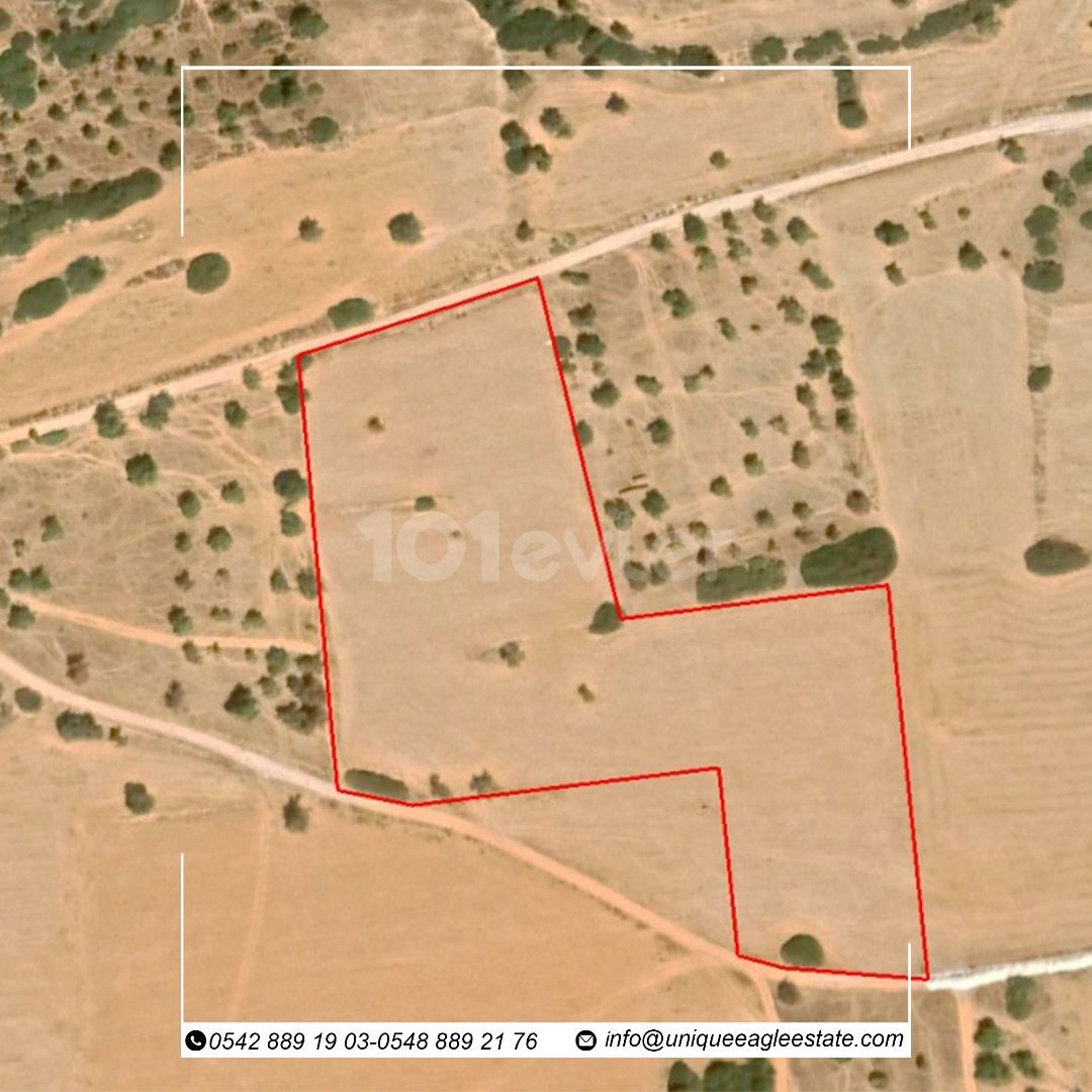زمینی به مساحت 16725 متر مربع برای فروش در کومیالی 24000 پوند