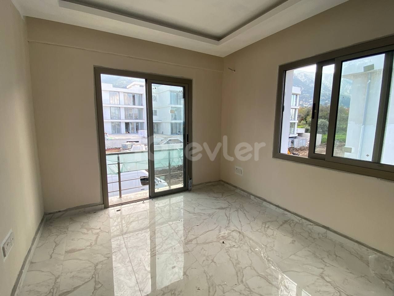 New apartment with a good location in Lapta