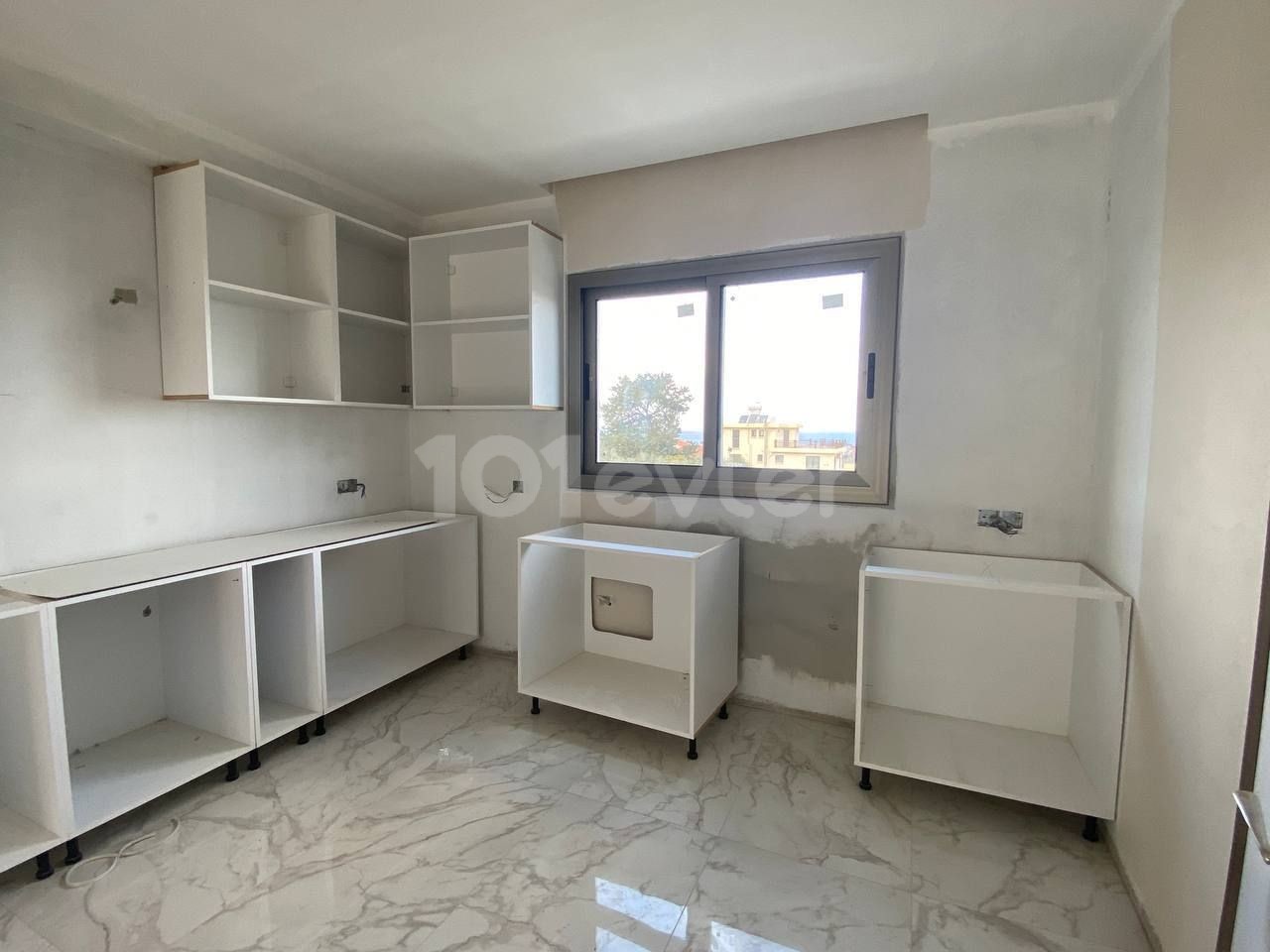 New apartment with a good location in Lapta