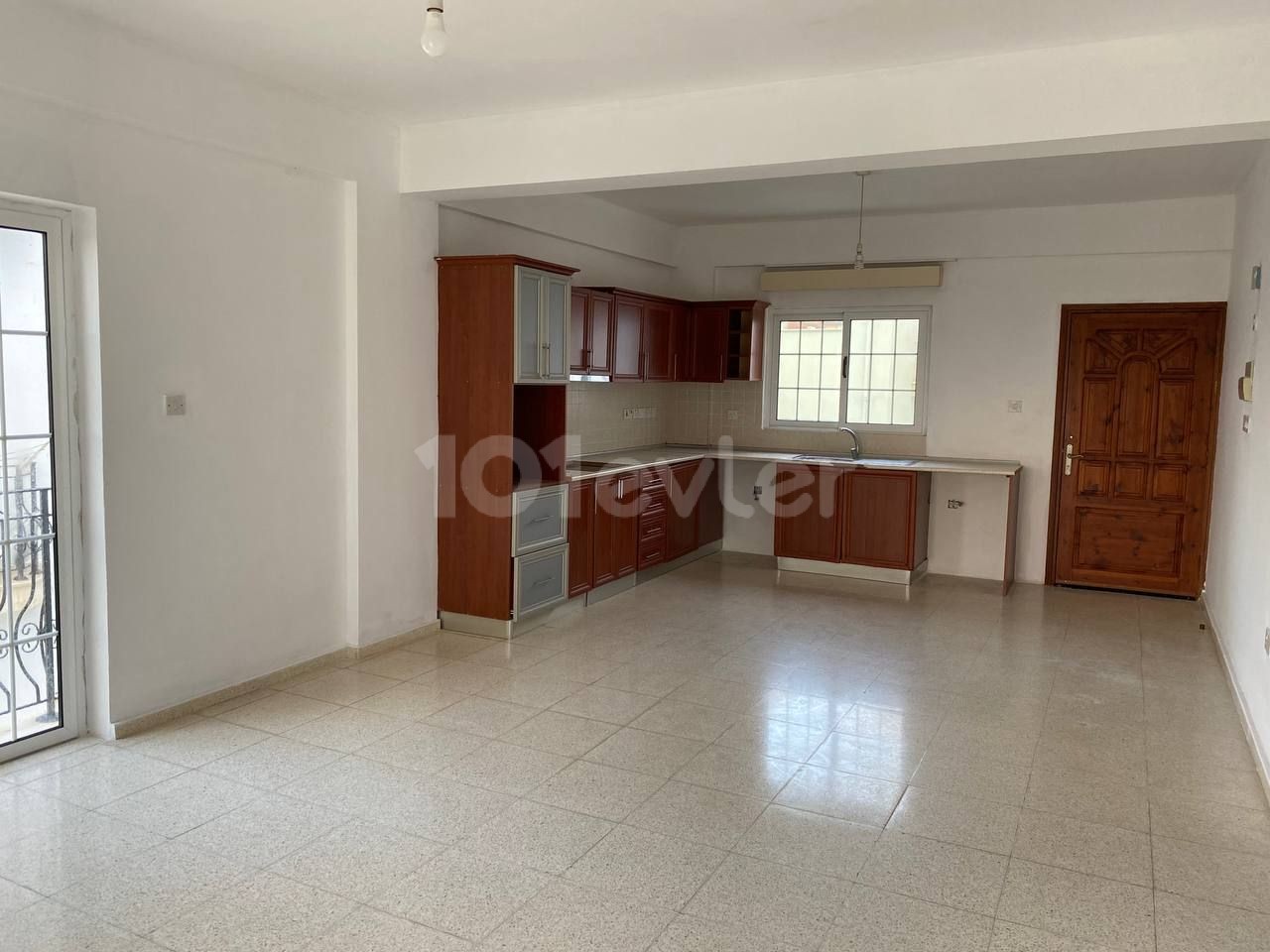 Spacious apartment in the center of Alsancak