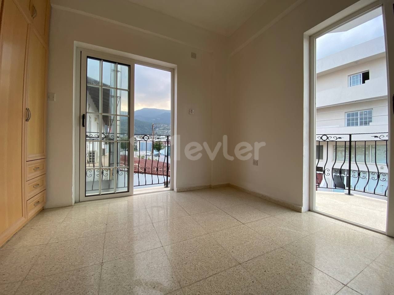 Spacious apartment in the center of Alsancak