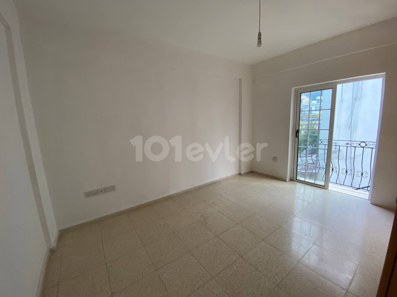 Spacious apartment in the center of Alsancak