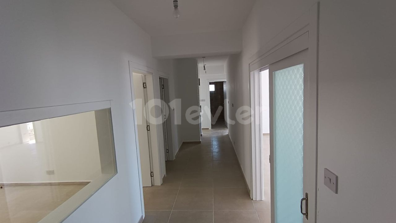 3+1 APARTMENT FOR SALE IN GÖNYELI SUITABLE FOR A LARGE SPACIOUS FAMILY