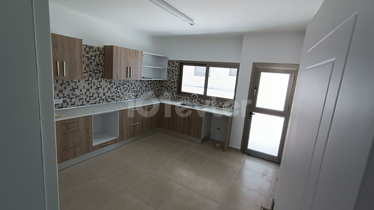 3+1 APARTMENT FOR SALE IN GÖNYELI SUITABLE FOR A LARGE SPACIOUS FAMILY